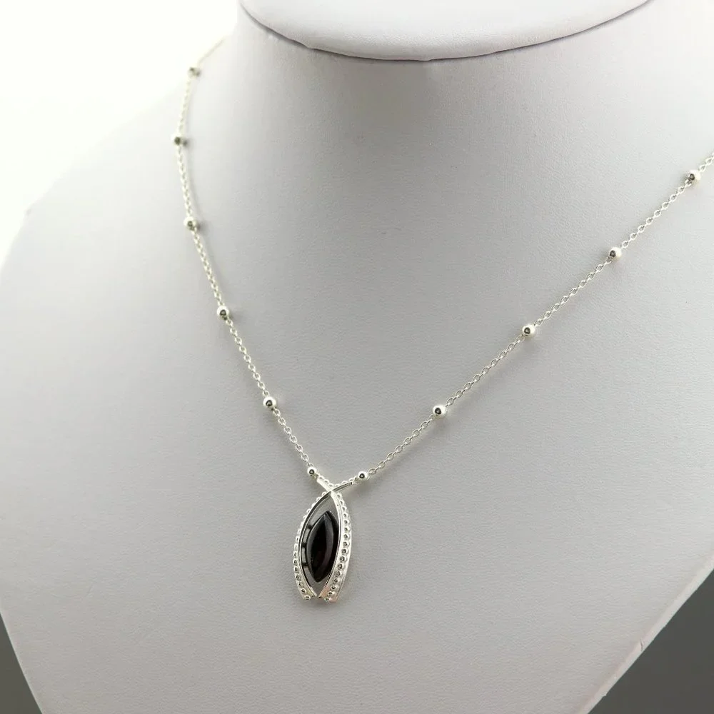 Sterling silver necklace with natural Baltic amber - Picture 2 of 11